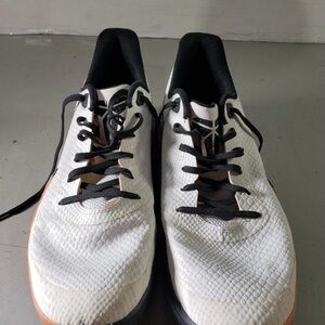 Nike Kobe Bryant Mamba Focus White Black Gum